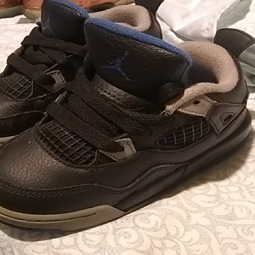 Jordan IV black, grey and blue 7c